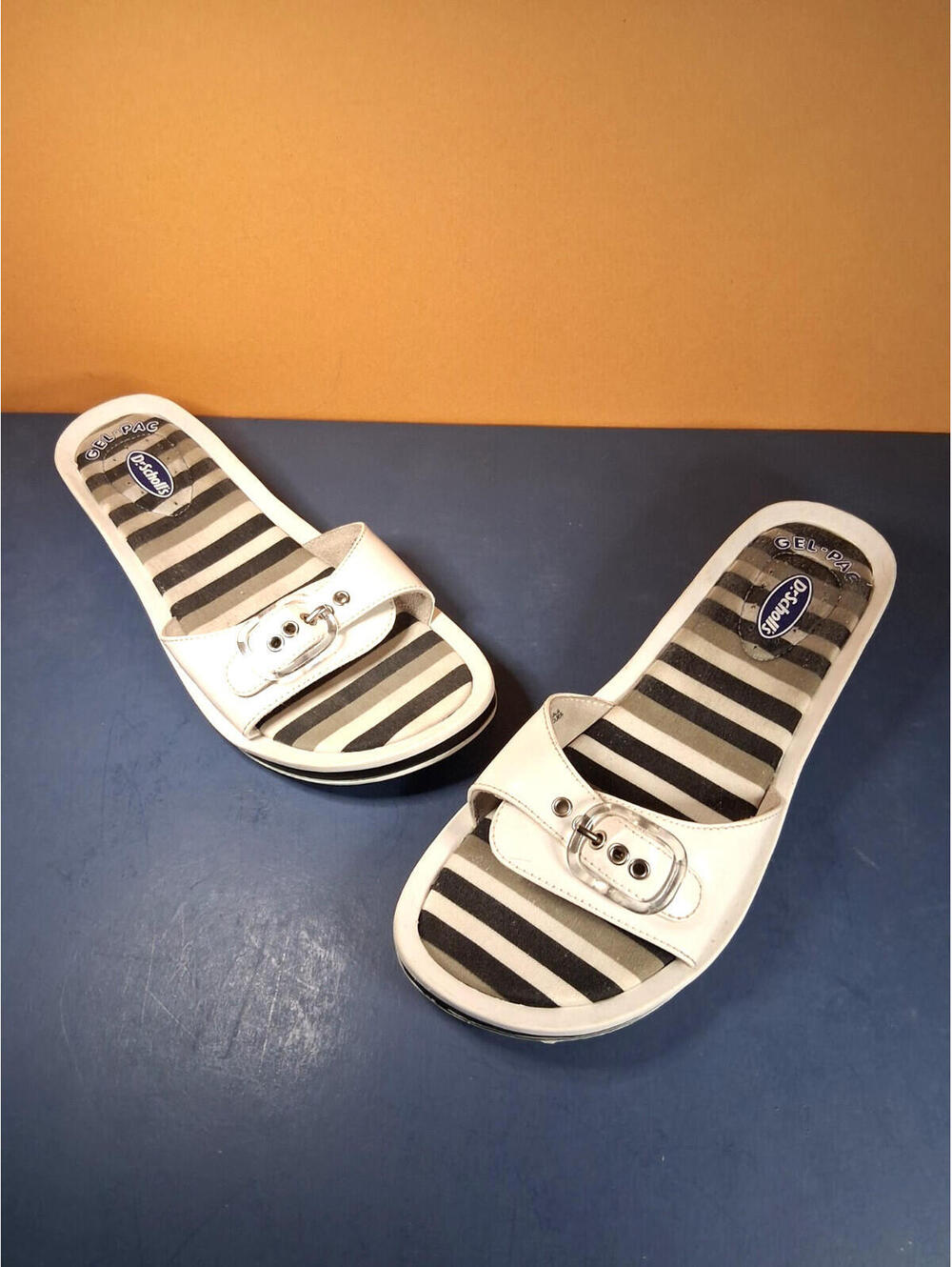 Dr Scholl's Woman's 7.5 White/Blue/Gray Faux Leather Gel-Pac Rubber Sole Sandals
